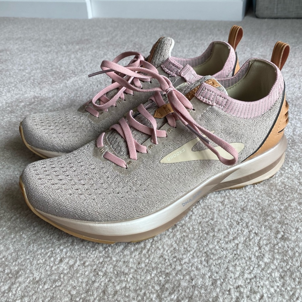 Brooks Running Shoes, Levitate 2